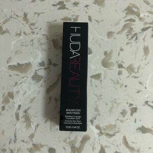 Huda Beauty Bubble Coverage Foundation Stick Hot Fudge 550R